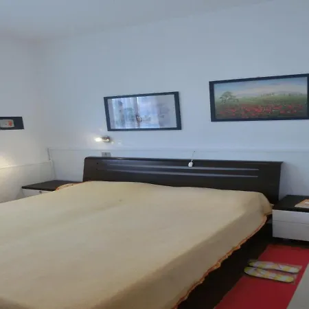 Cozy Flat In With Swimming Pool-beahost *