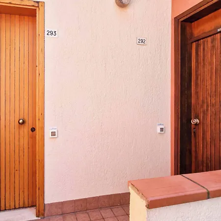 Cozy Flat In With Swimming Pool-beahost *